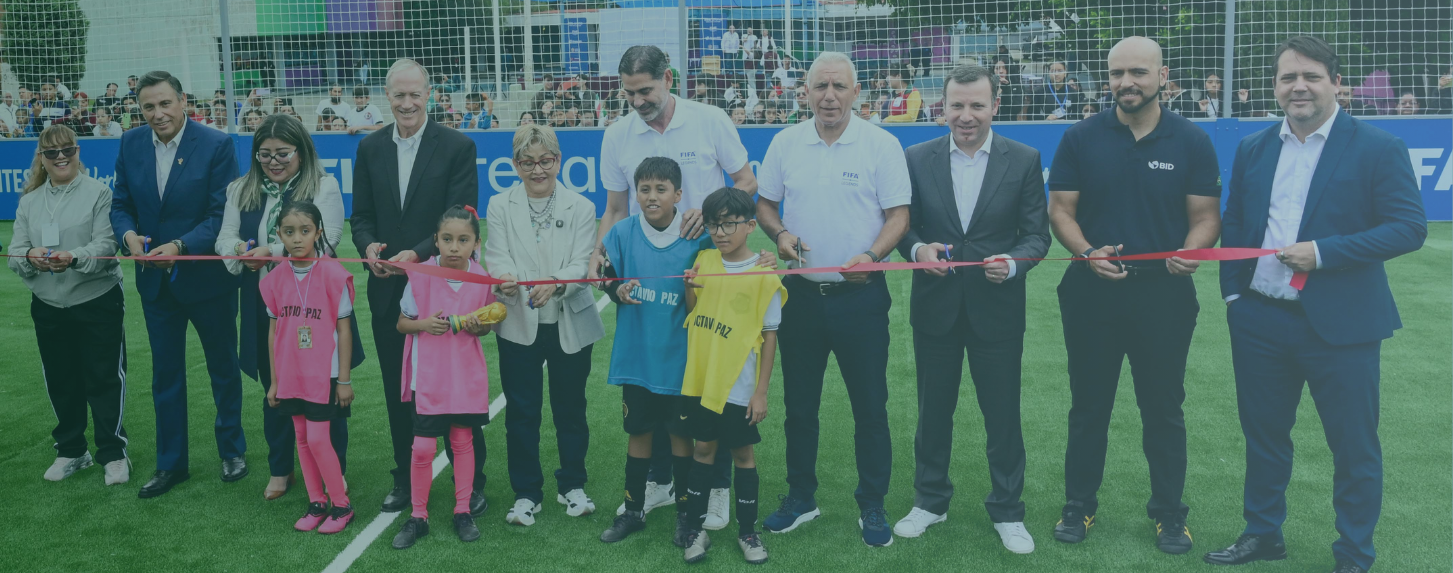 La FIFA, la Federación Mexicana de Futbol y el Banco Interamericano de Desarrollo inauguran la primera Cancha FIFA Arena en México.